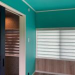 おしゃれなアクセントクロスに合わせた窓廻りコーディネート