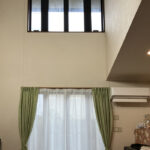 グリーンのウィンドウトリートメント